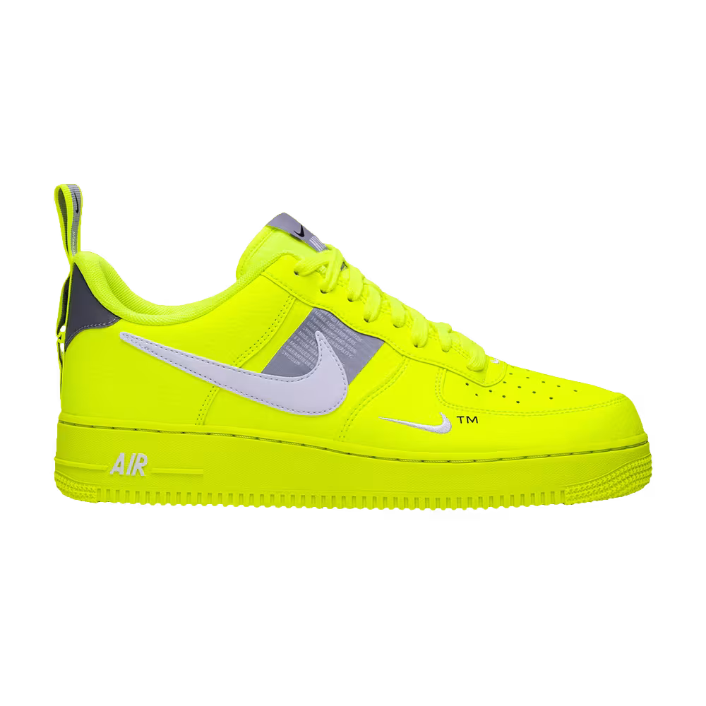 Nike Air Force 1 Overbranding
