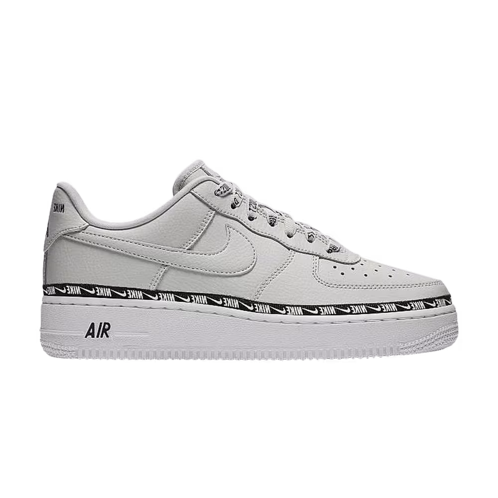 Nike Women's Air Force 1 07 SE Premium Light Silver