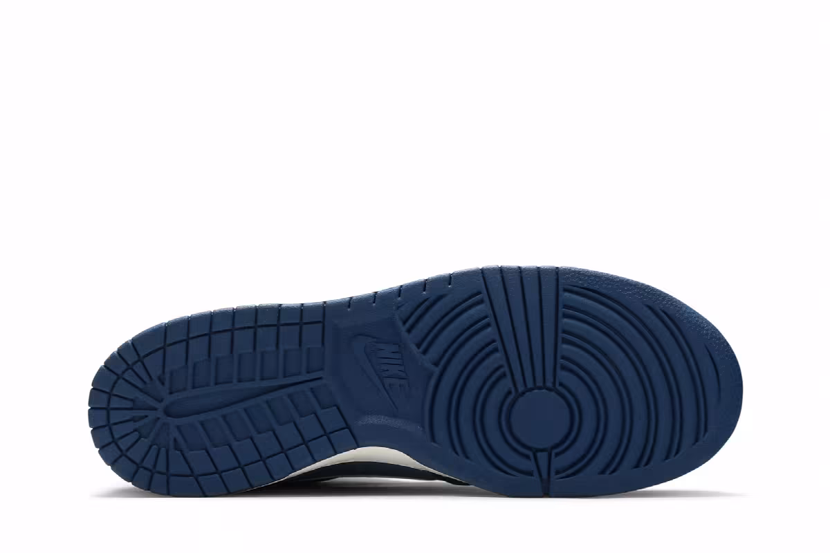 Nike Dunk High Le, view 5