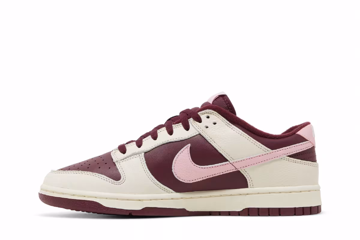 Nike Dunk Low Premium Valentine's Day, view 4