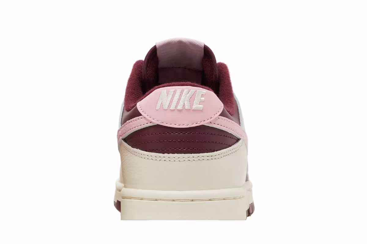 Nike Dunk Low Premium Valentine's Day, view 8