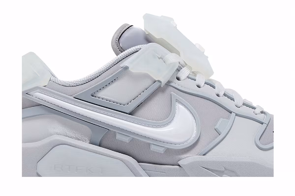 RTFKT x Nike Dunk Genesis Ghost, view 3