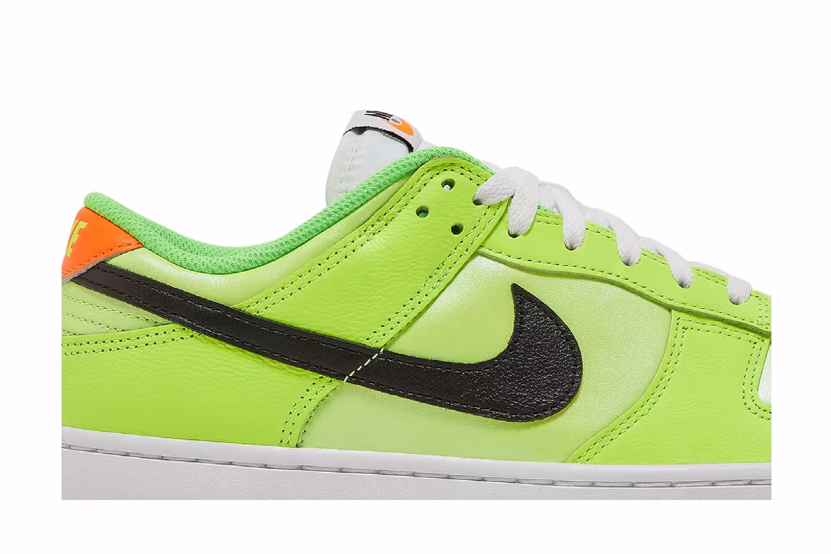 Nike Dunk Low SE Volt, view 3