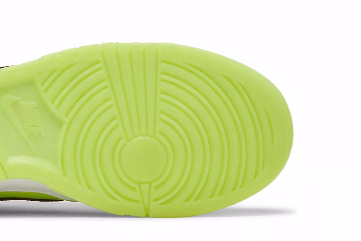 Nike Dunk Low SE Volt, view 6
