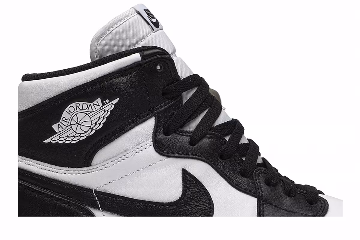 Air Jordan 1 High OG Black White 2014, view 3