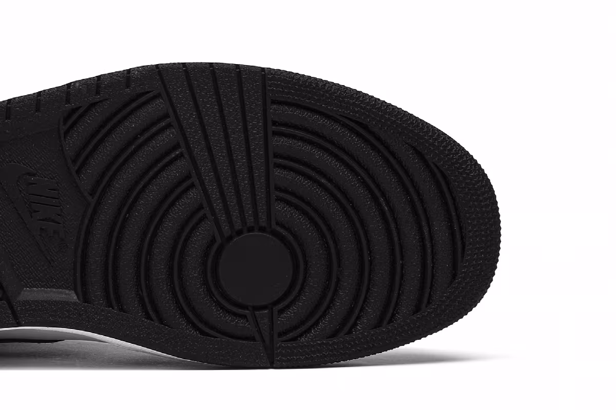 Air Jordan 1 High OG Black White 2014, view 6
