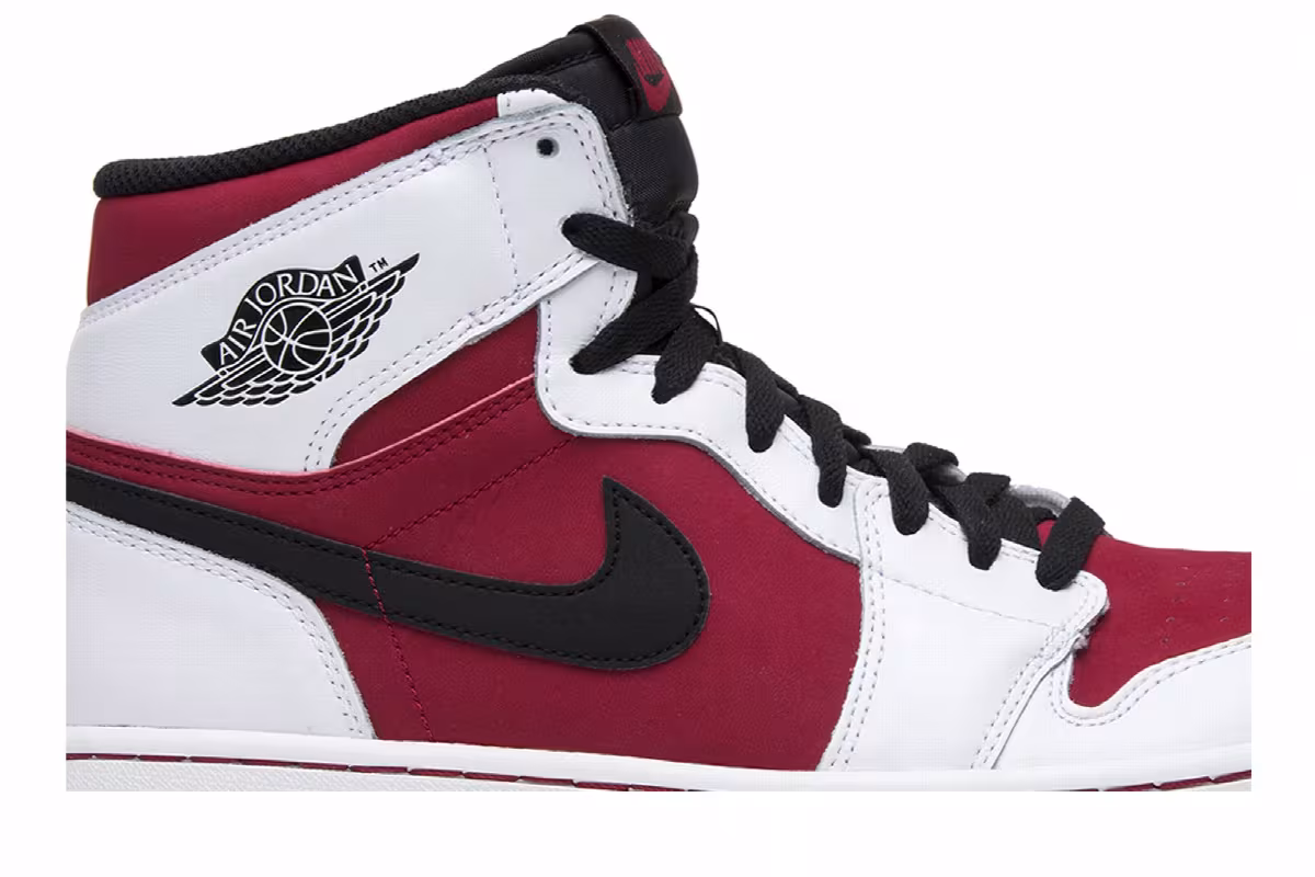 Air Jordan 1 High OG carmine, view 3