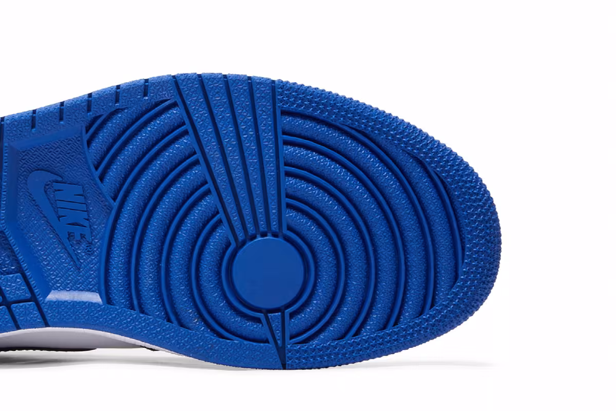 Fragment Design x Air Jordan 1 High OG Friends and Family, view 6