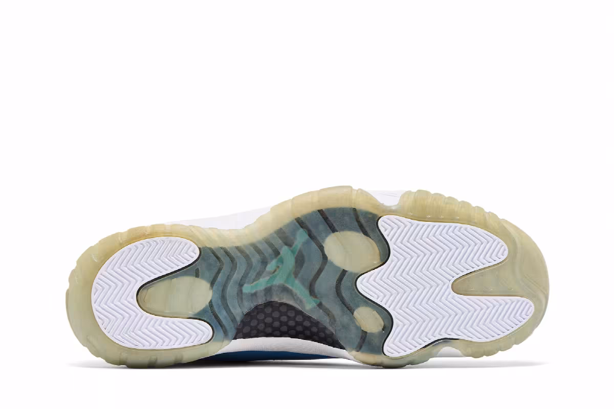 Air Jordan 11 Pantone, view 5