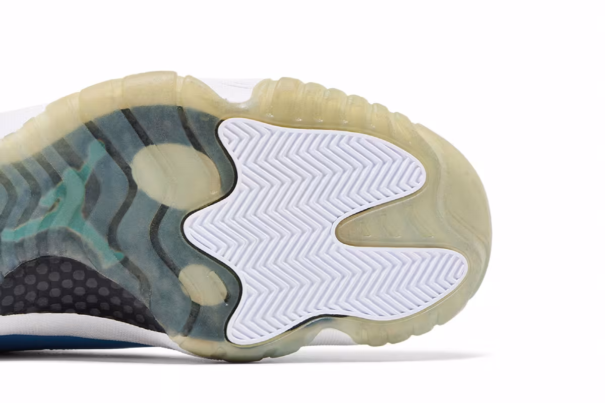 Air Jordan 11 Pantone, view 6