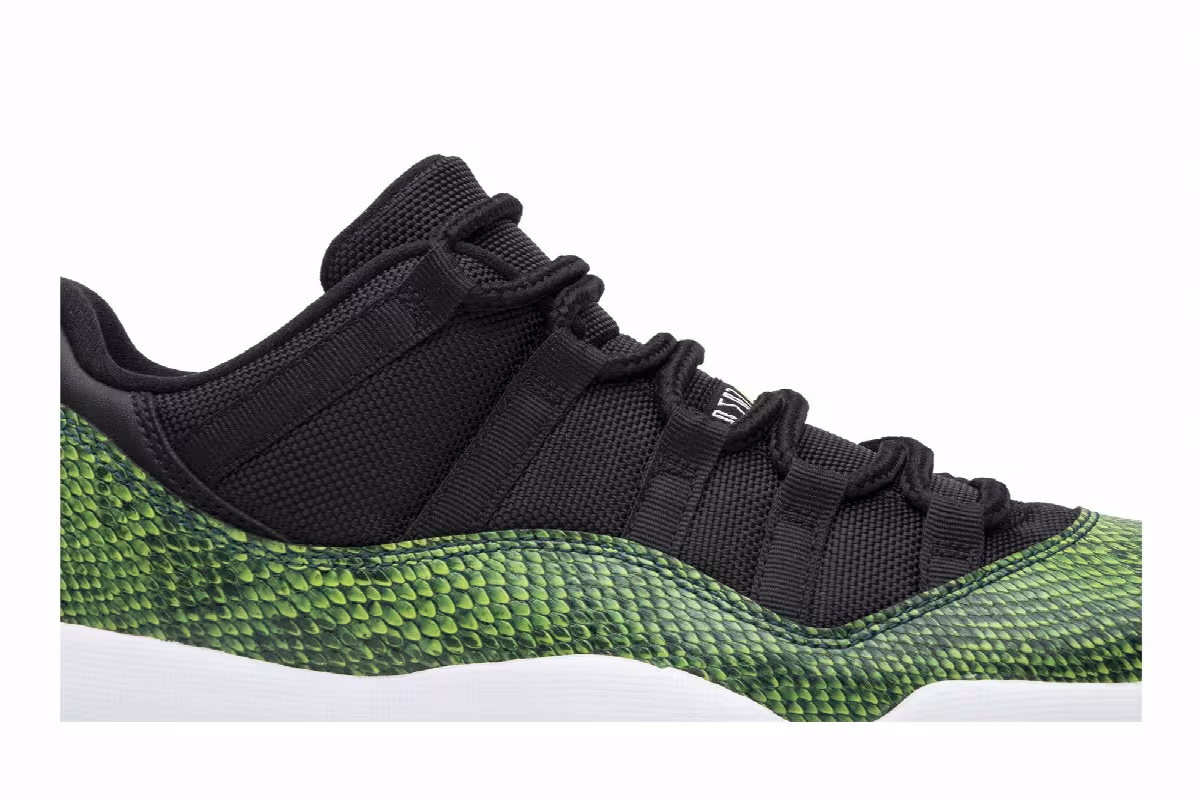 Air Jordan 11 Low Snake, view 3