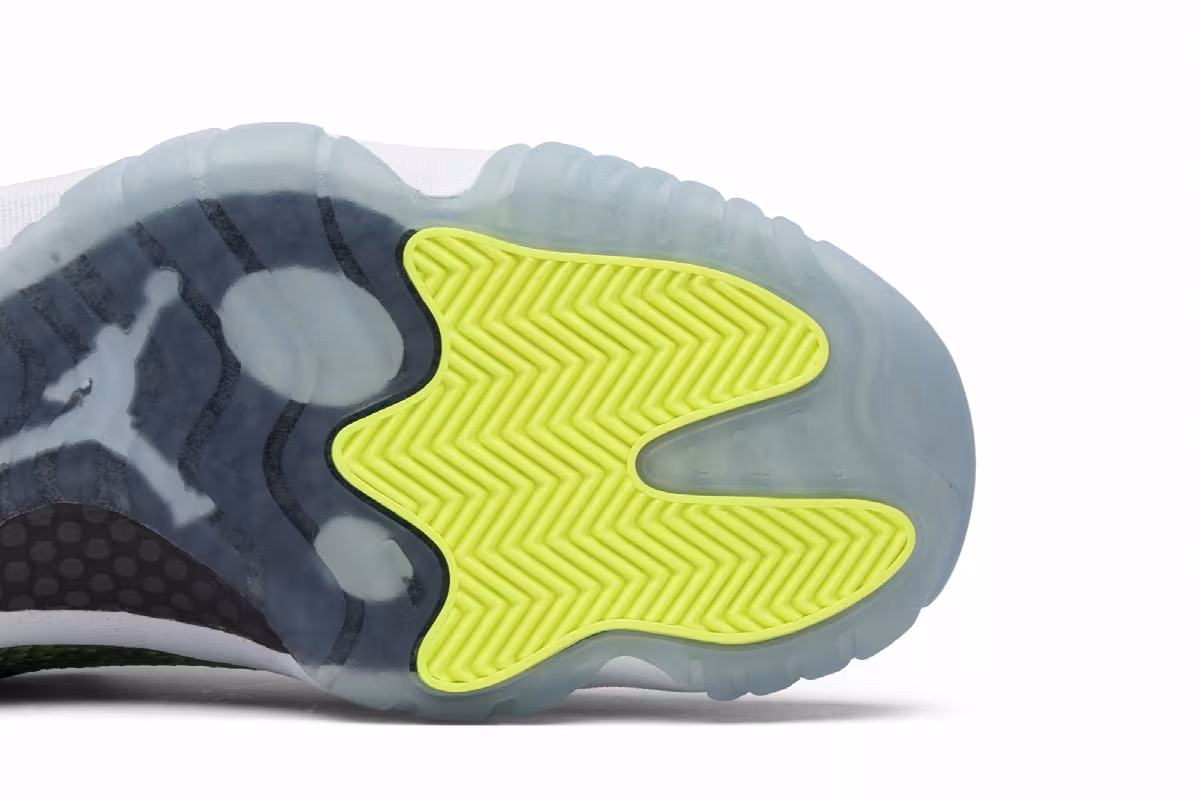 Air Jordan 11 Low Snake, view 6