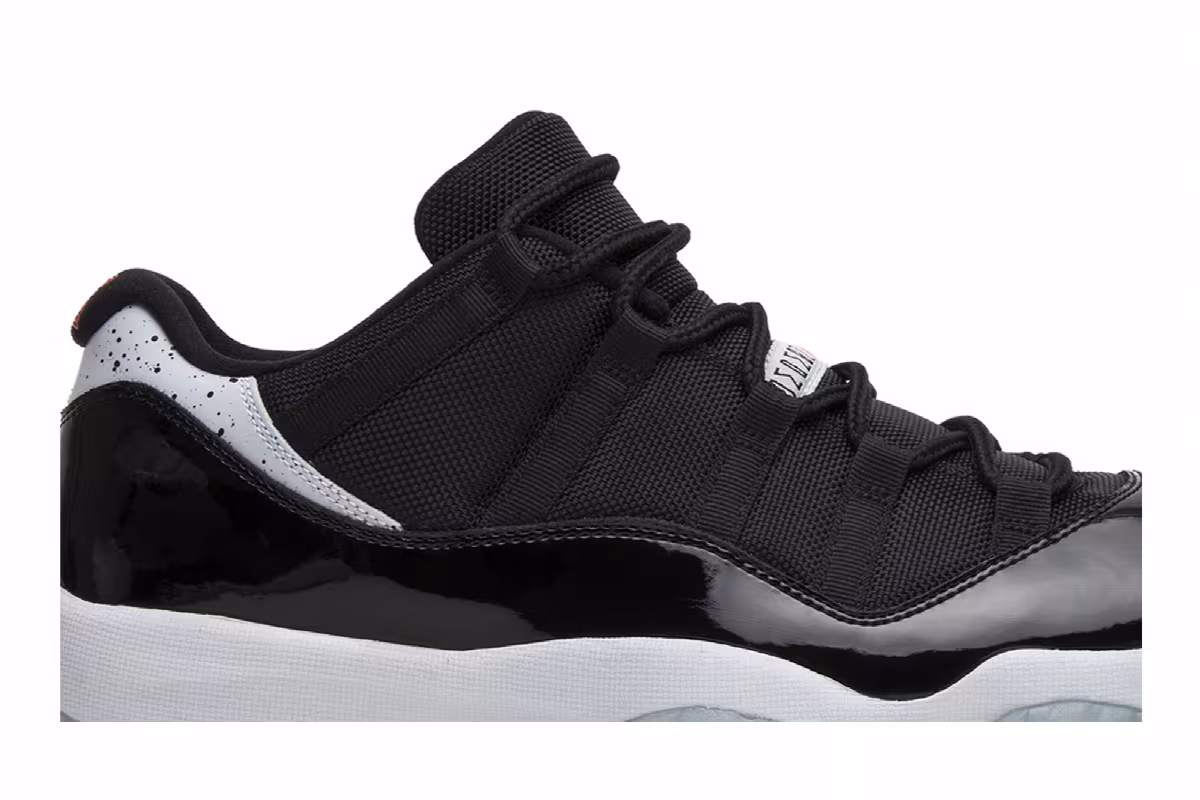 Air Jordan 11 Low Infrared 23, view 3