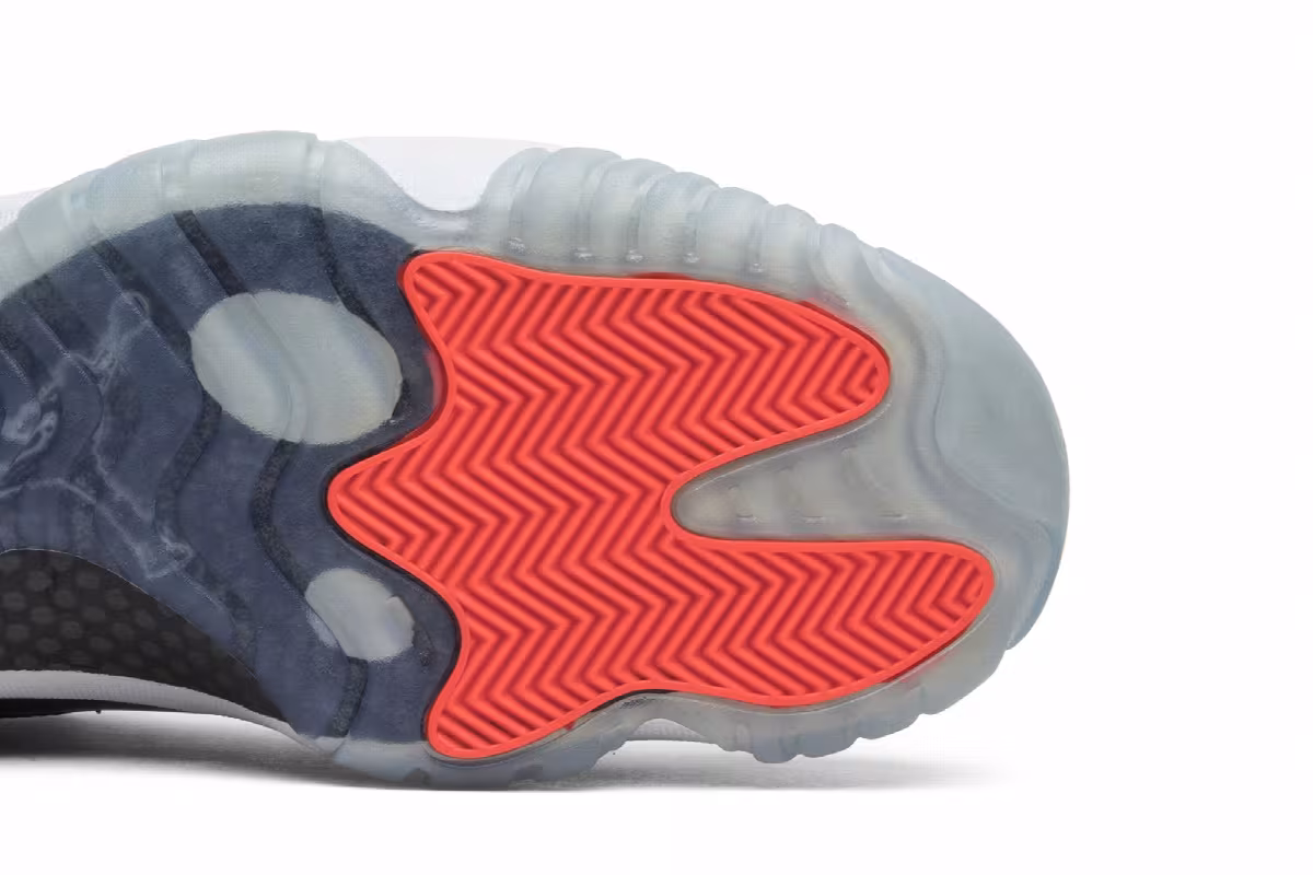 Air Jordan 11 Low Infrared 23, view 6