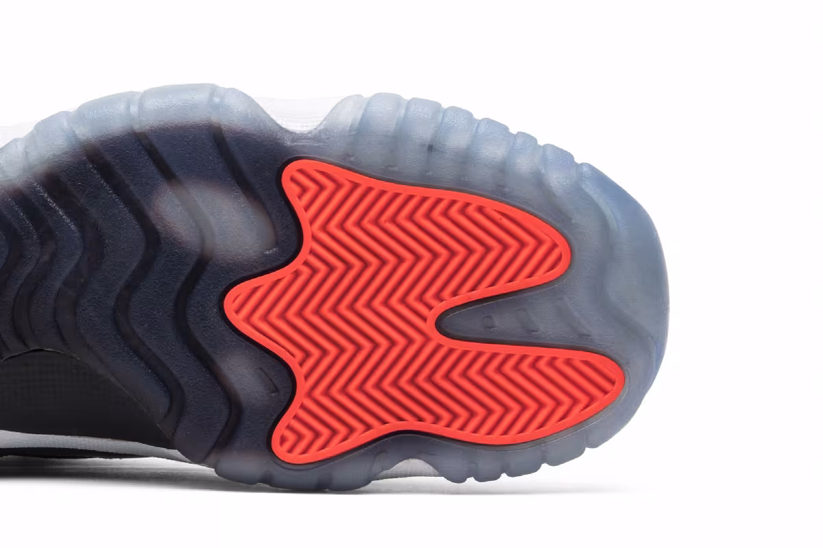 Air Jordan 11 Low GS Infrared 23, view 6