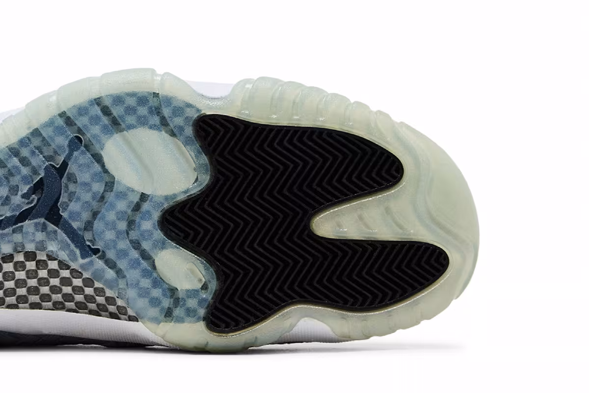 Air Jordan Future Premium Metallic Silver, view 6