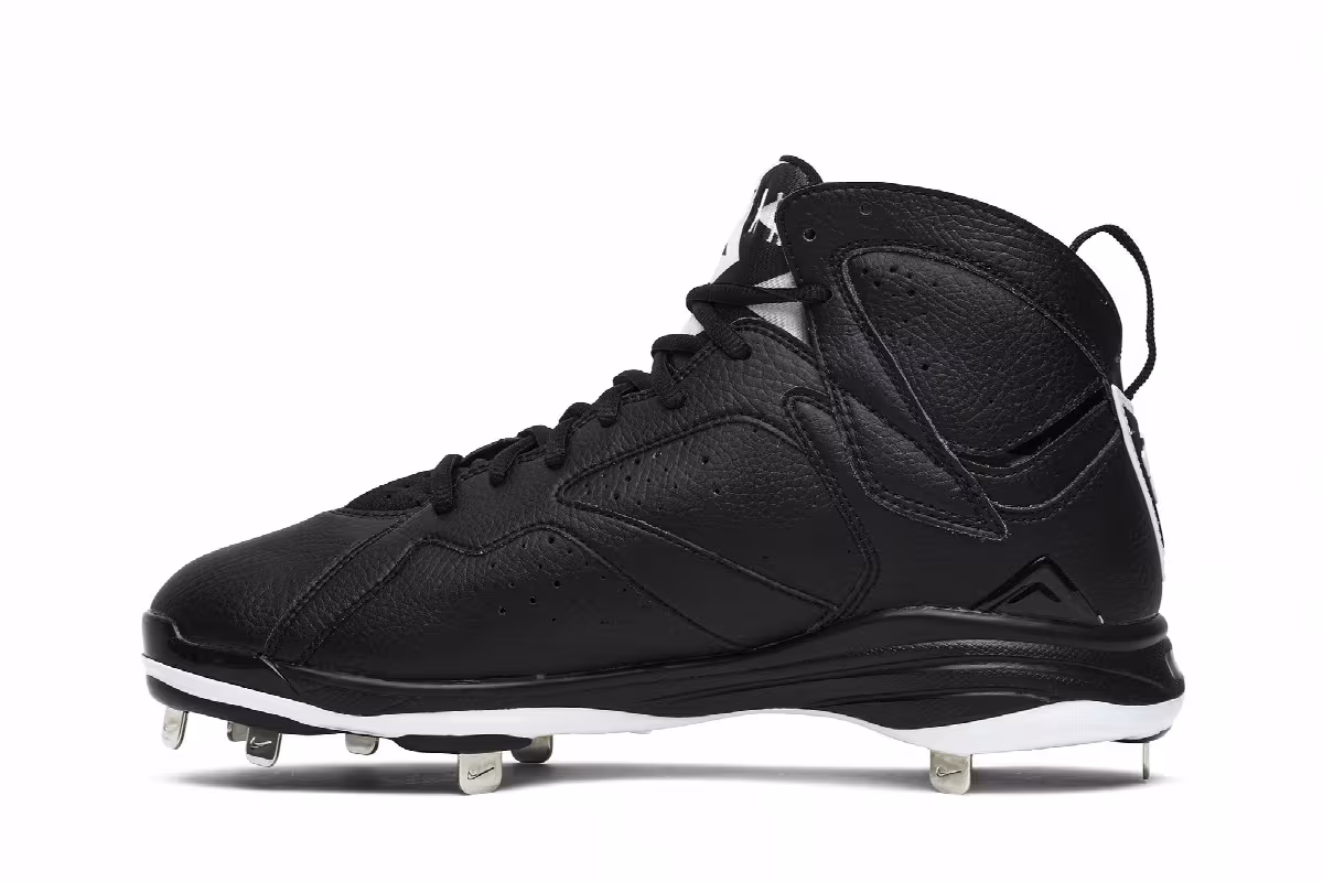 Air Jordan 7 Metal Cleat Oreo, view 4