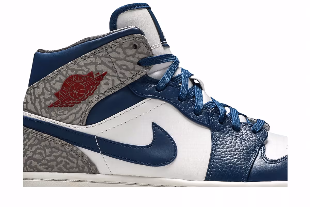 Air Jordan 1 Mid True Blue, view 3