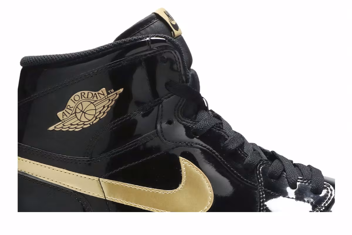 Air Jordan 1 High OG Black Gold PL, view 3