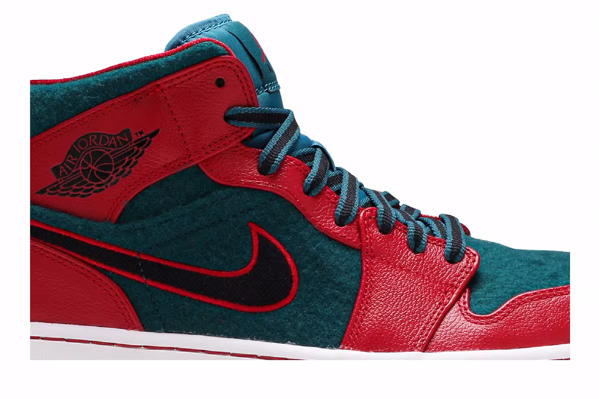 Air Jordan 1 Mid Gym Red Dark Sea, view 3