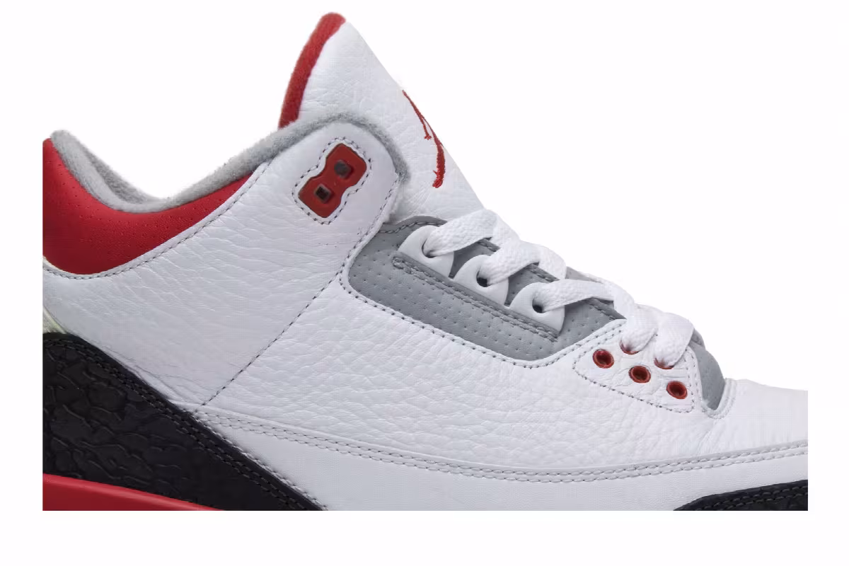 Air Jordan 3 Fire Red 2013, view 3