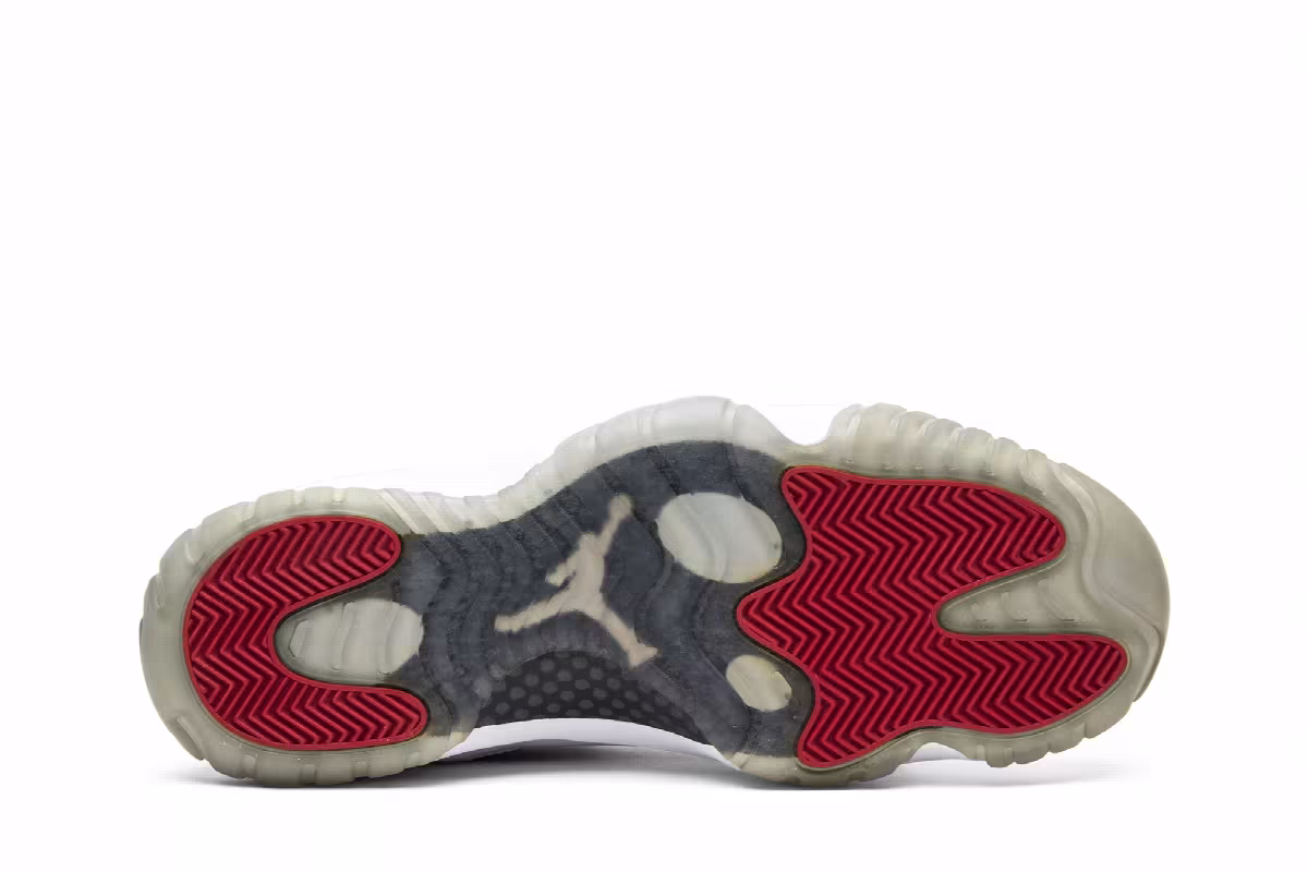 Air Jordan 11 Low Tuxedo, view 5