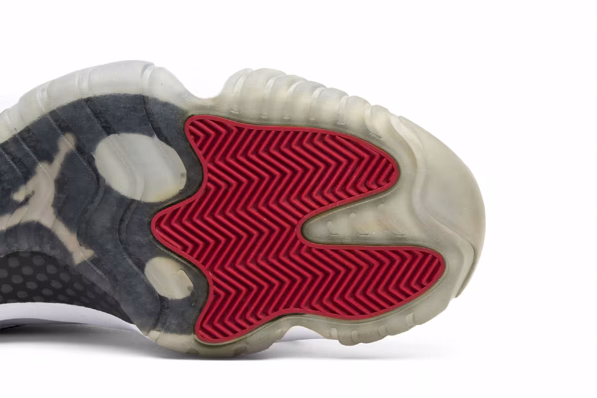 Air Jordan 11 Low Tuxedo, view 6
