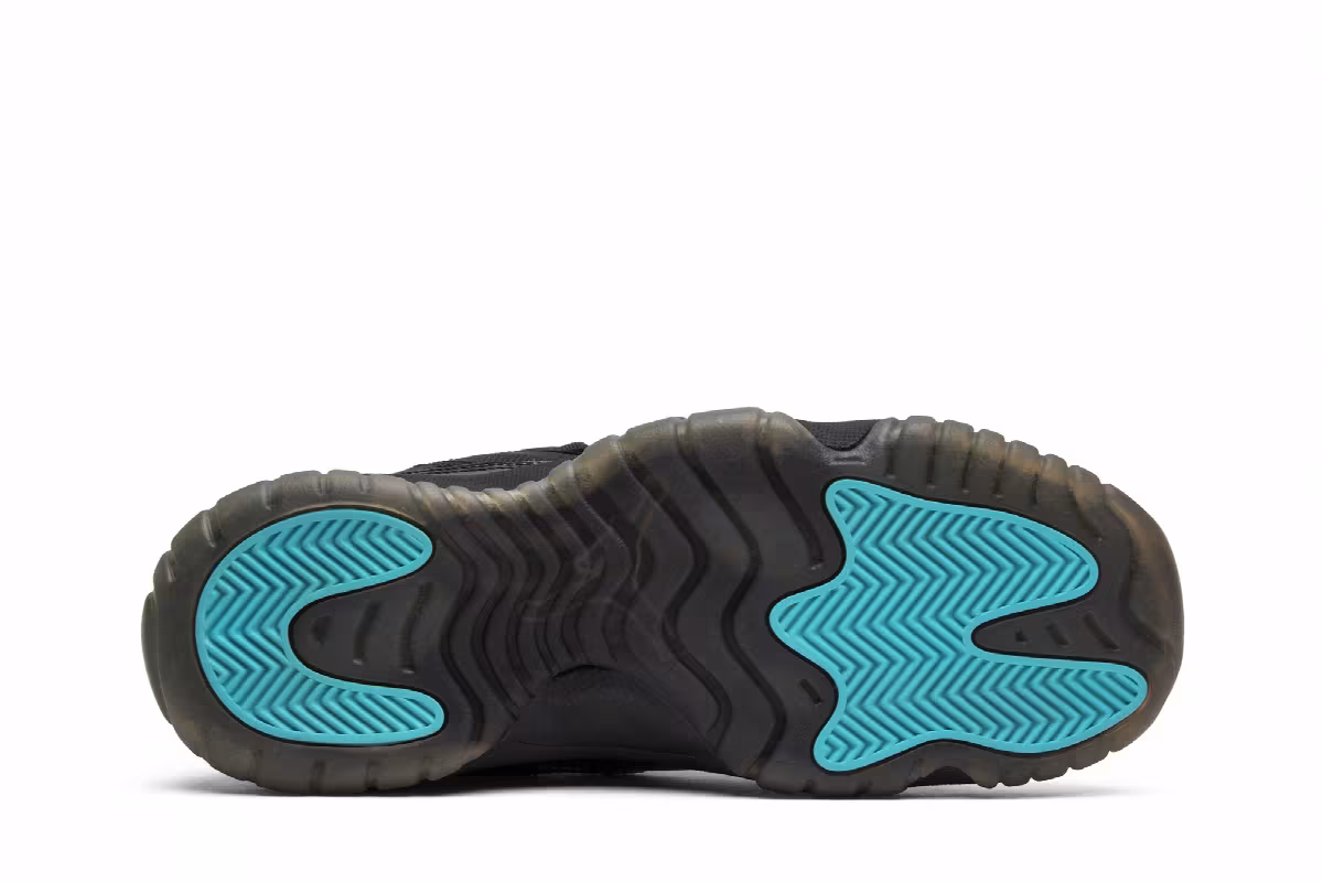 Air Jordan 11 GS Gamma Blue, view 5