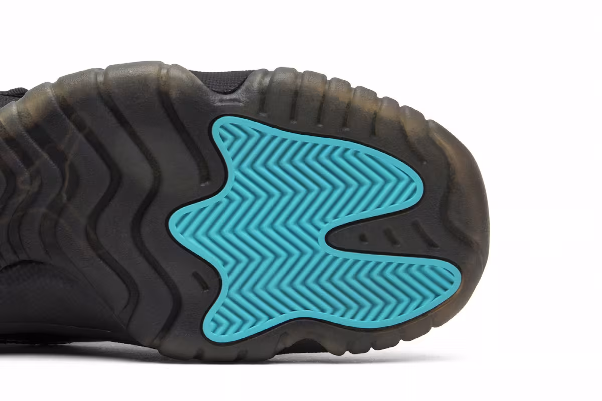 Air Jordan 11 GS Gamma Blue, view 6