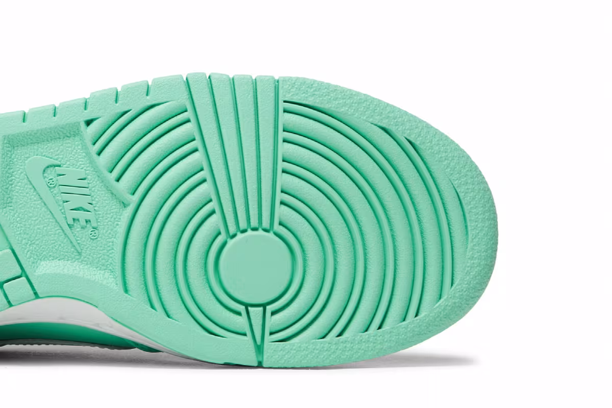 Nike Dunk Low GS Emerald Rise, view 6