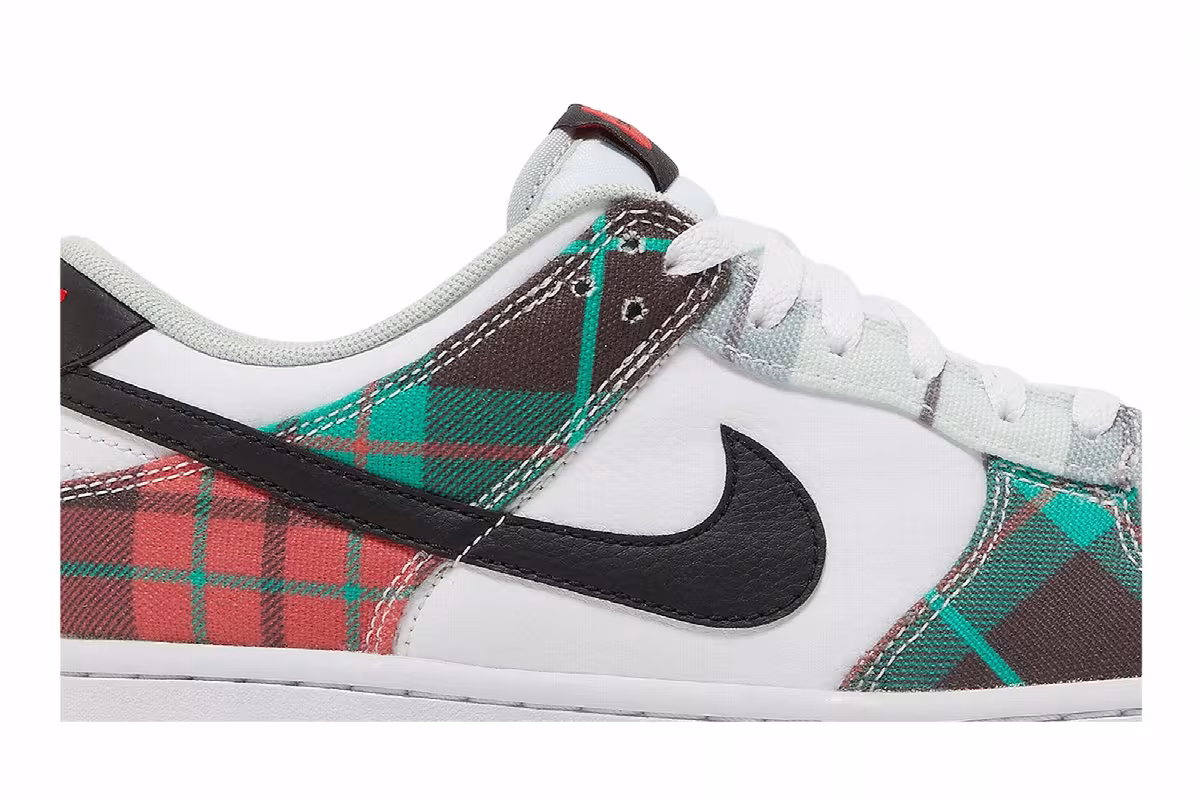 Nike Dunk Low SE GS Tartan Plaid, view 3