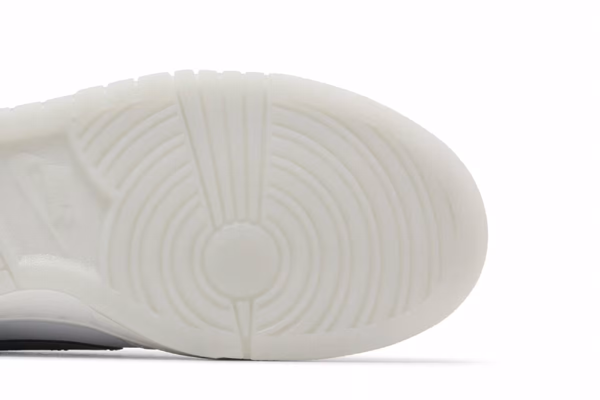 Nike Dunk Low GS Reflective Swoosh, view 6