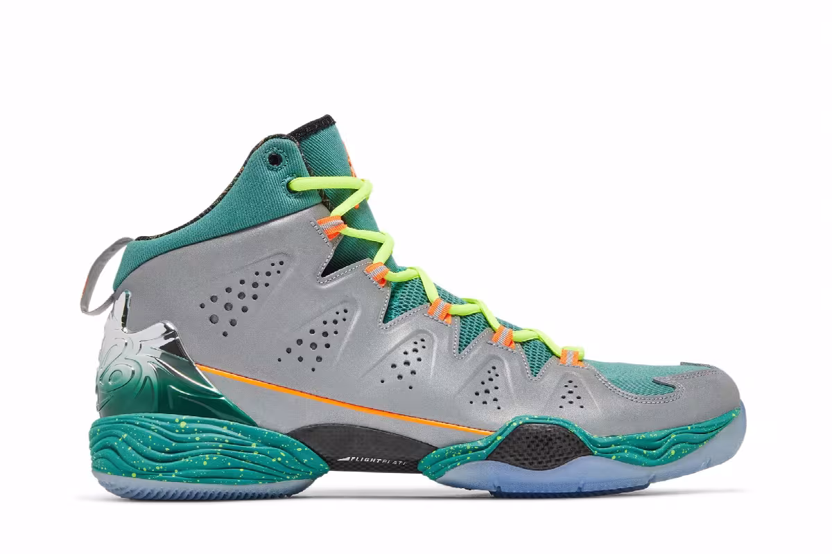 Air Jordan Melo M10 Christmas, view 2