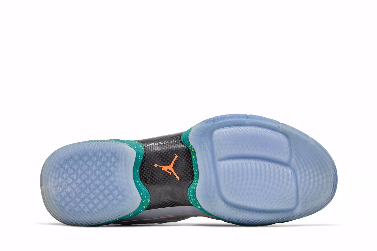 Air Jordan Melo M10 Christmas, view 5