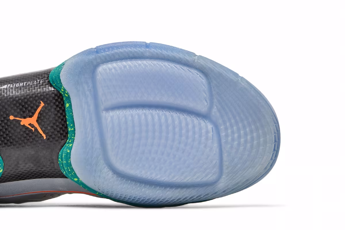 Air Jordan Melo M10 Christmas, view 6