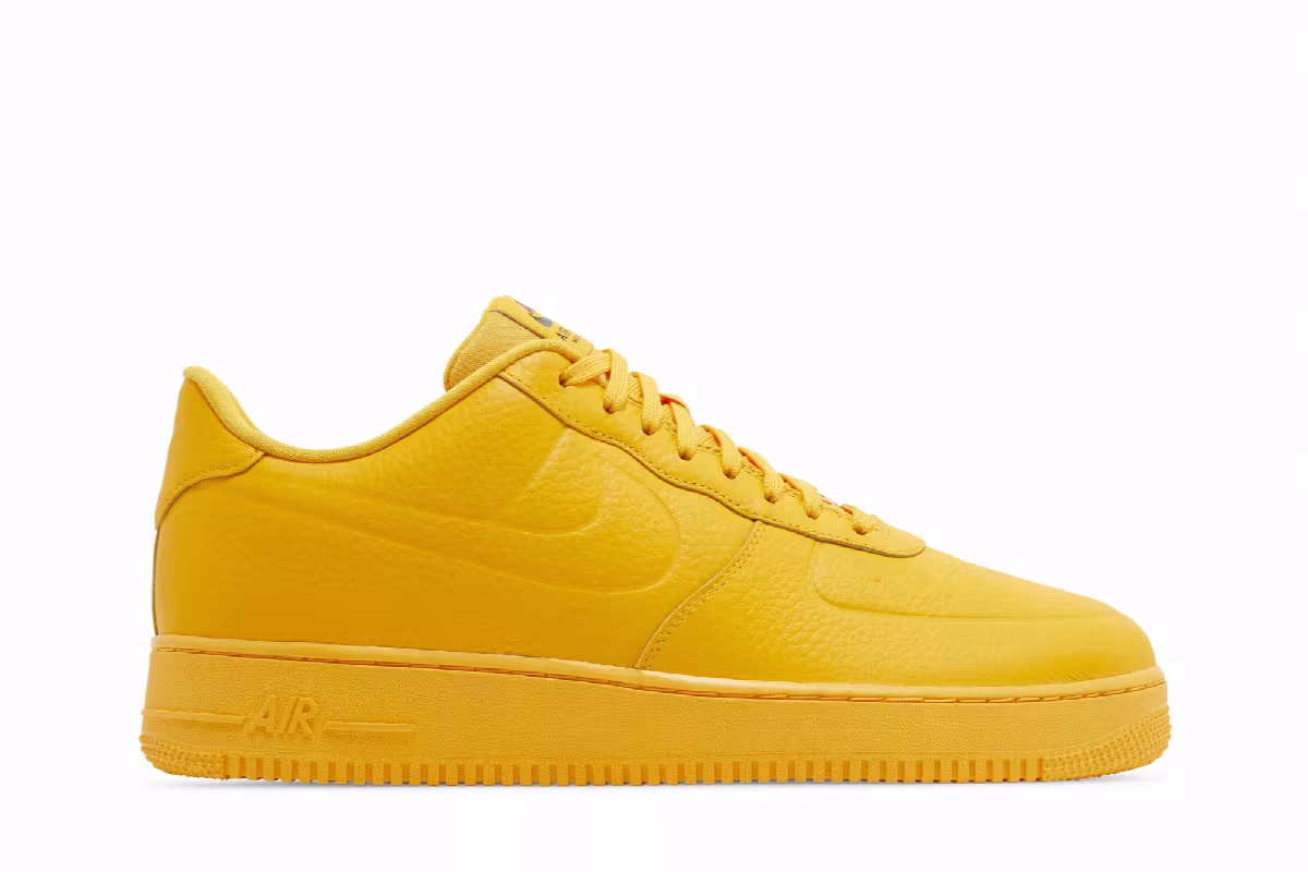 Nike Air Force 1 University Gold, view 2