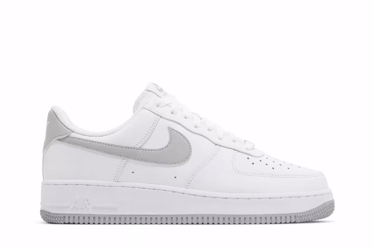 Nike Men's Air Force 1 White Light Smoke Grey, view 2