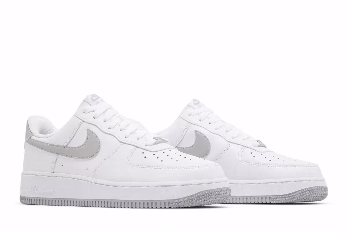 Nike Men's Air Force 1 White Light Smoke Grey, view 9