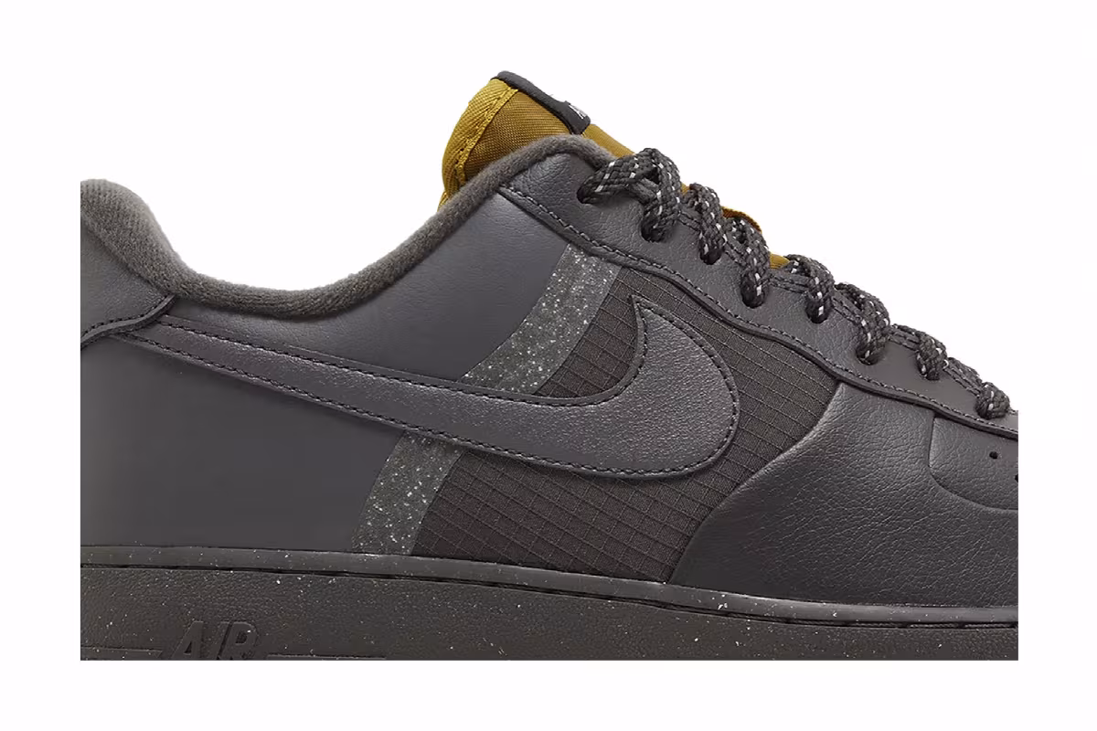 Nike Air Force 1 Winterized - Medium Ash, view 3