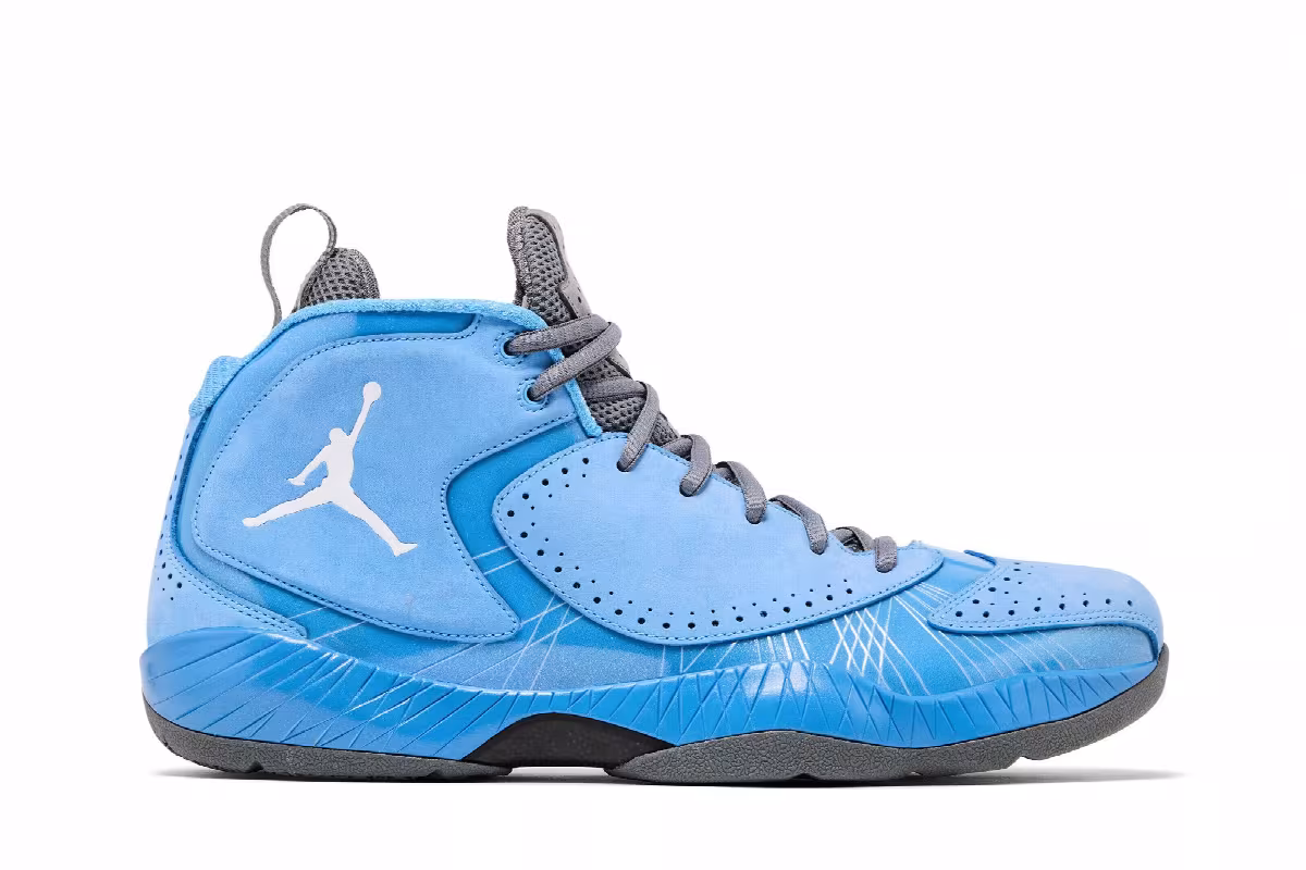 Air Jordan 2012 Deluxe UNC, view 2