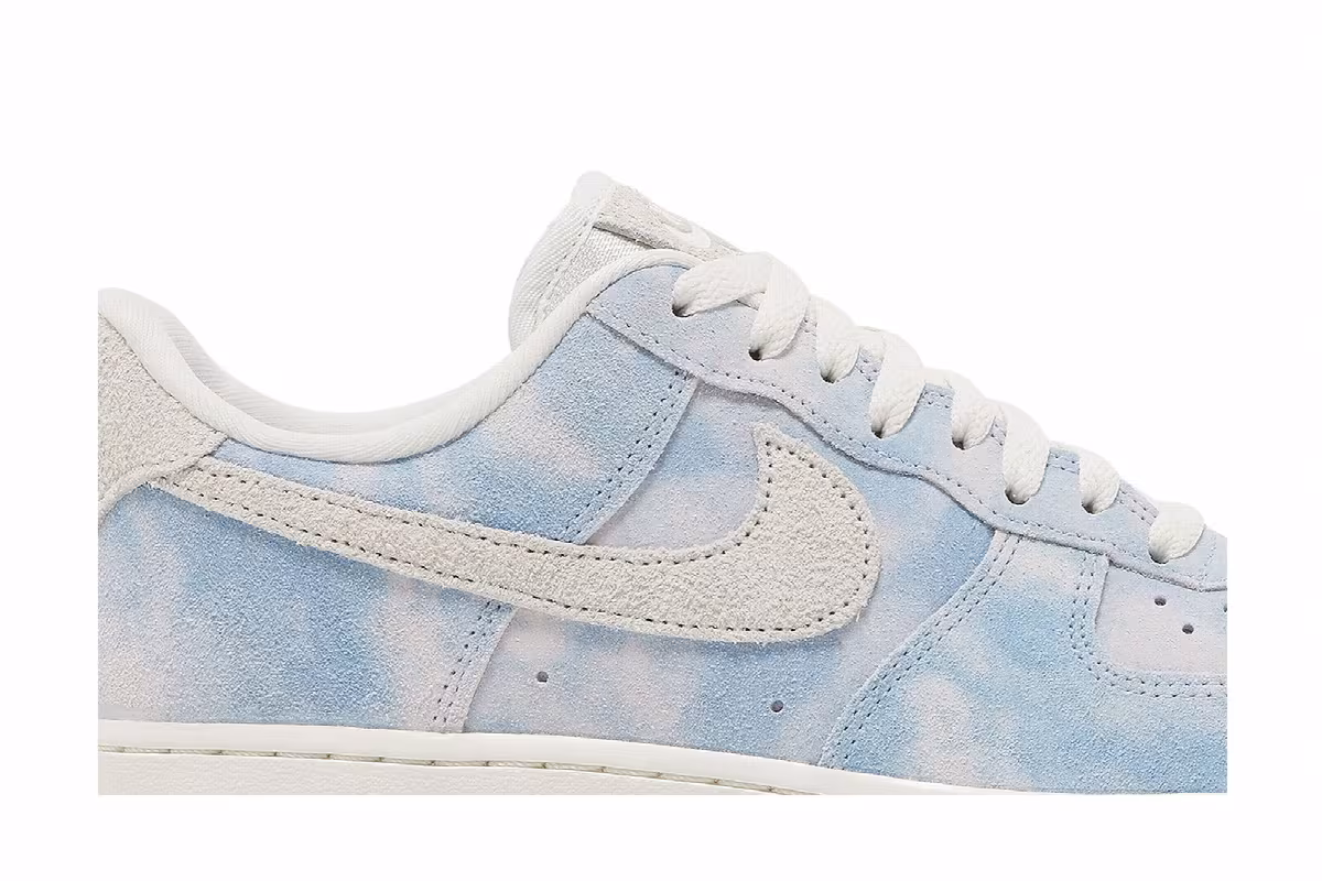 Nike Women's Air Force 1 Clouds, view 3