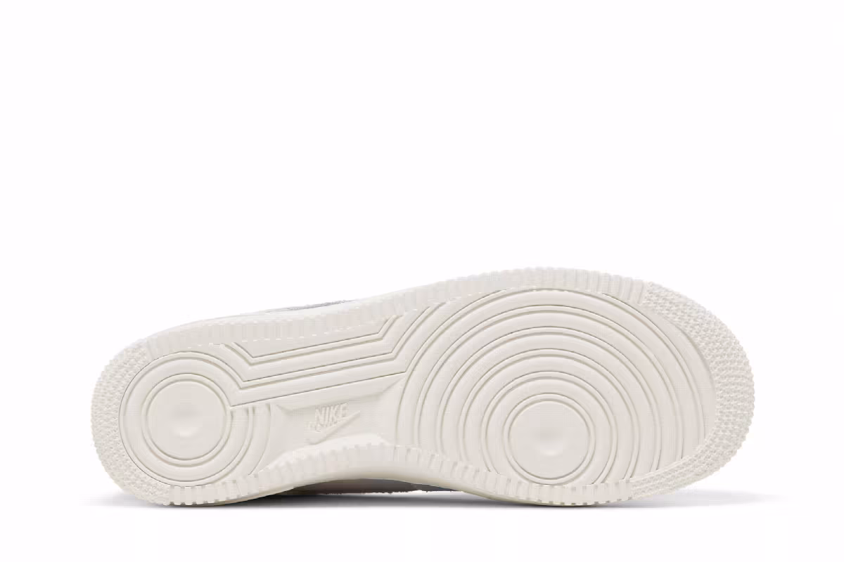Nike Women's Air Force 1 Clouds, view 5