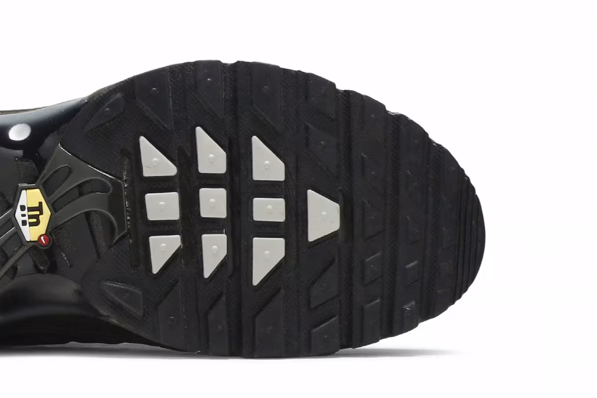 Nike Air Max Plus Olive, view 6