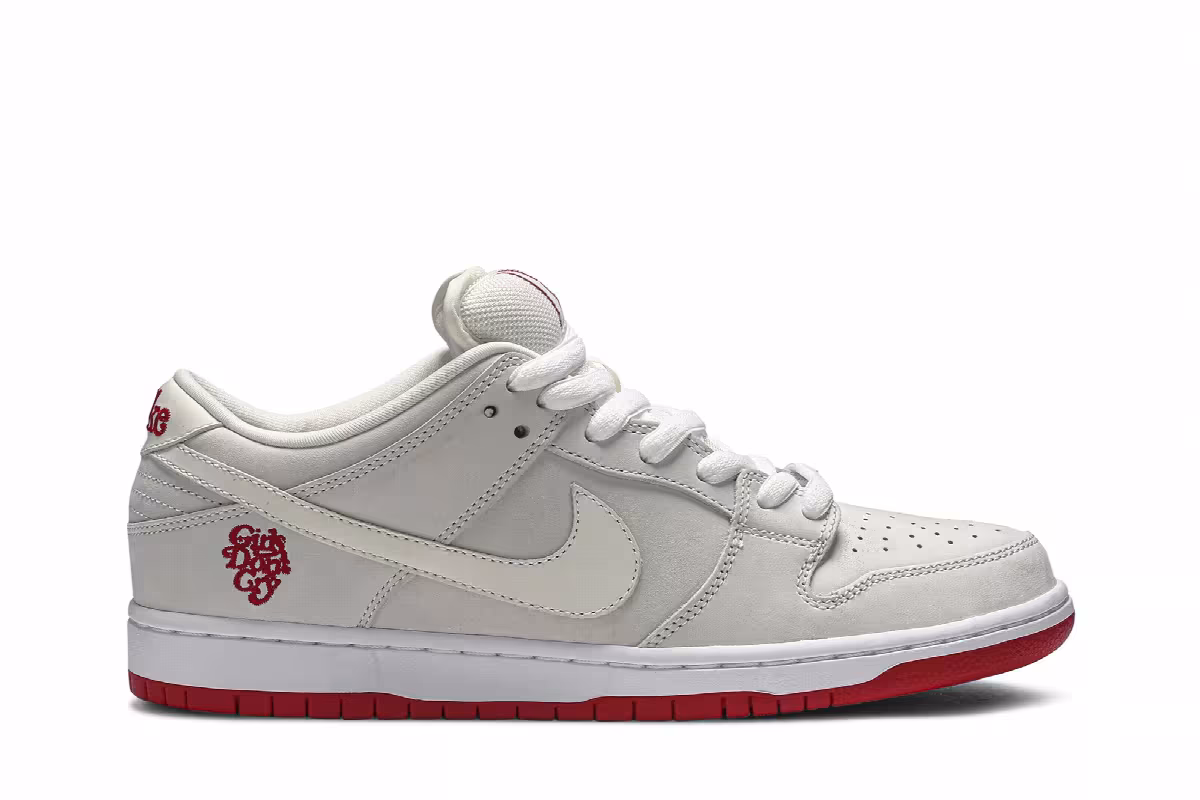 Girls Don't Cry x Nike Dunk Low Pro SB QS Friends & Family, view 2