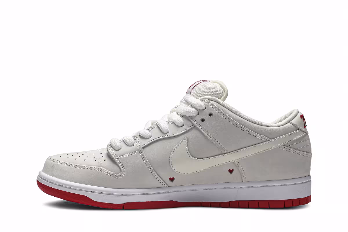 Girls Don't Cry x Nike Dunk Low Pro SB QS Friends & Family, view 4