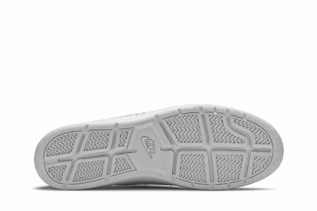 Nike Women's Tennis Classic Ultra Flyknit White Wolf Grey, view 5