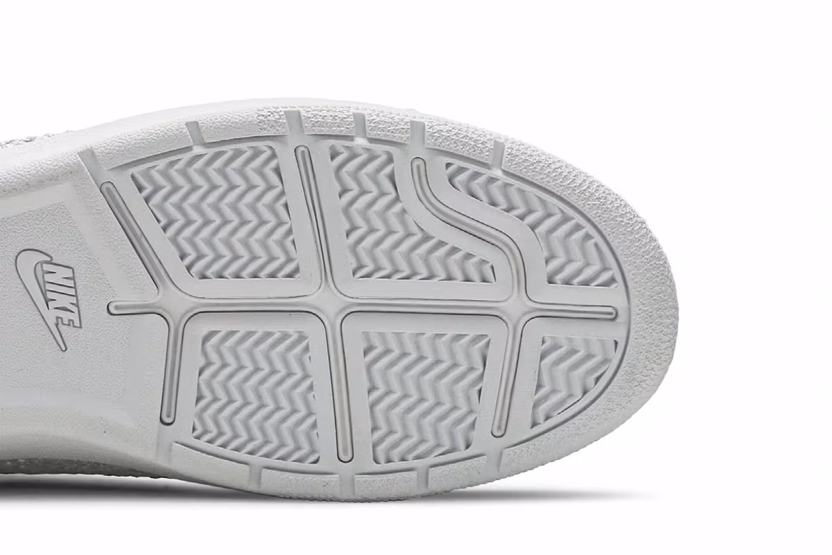 Nike Women's Tennis Classic Ultra Flyknit White Wolf Grey, view 6