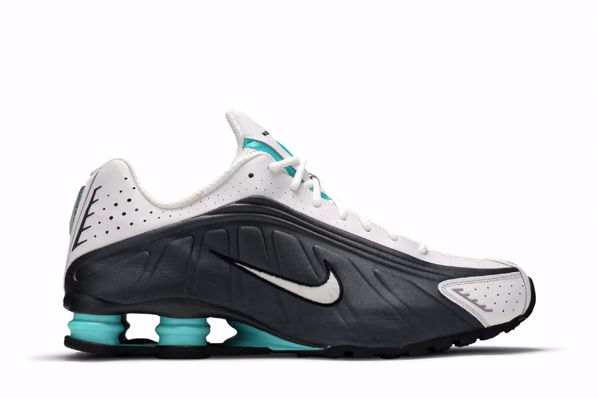 Nike Shox R4 Black Metallic Silver, view 2
