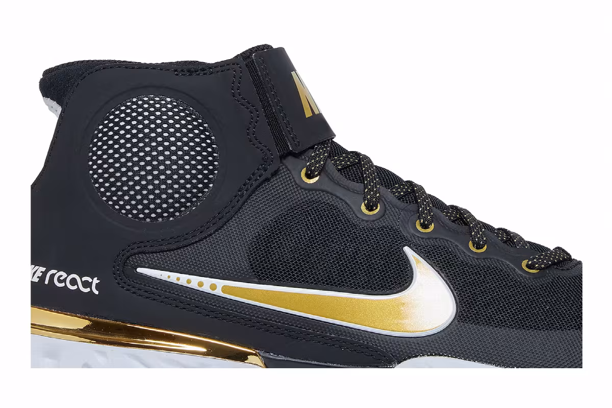Nike Alpha Huarache Elite 3 Mid Black Metallic Gold, view 3