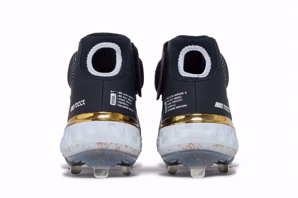 Nike Alpha Huarache Elite 3 Mid Black Metallic Gold, view 7